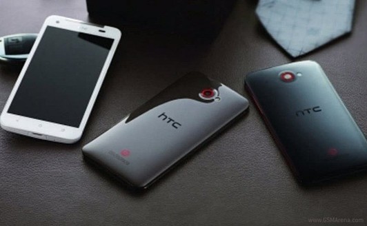 Foto dari smartphone HTC DLX Full HD baru